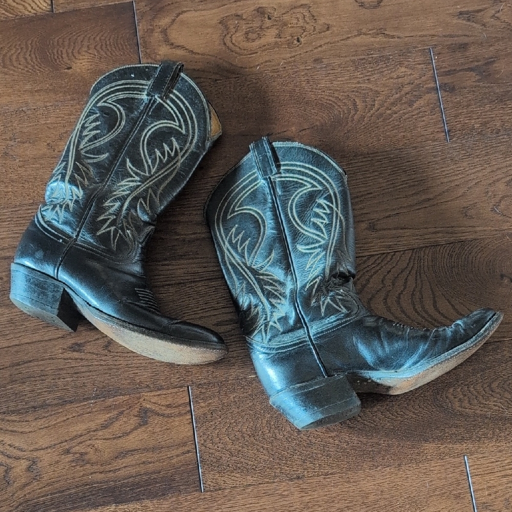 Black Western Cowboy Boots with Embroidered Design